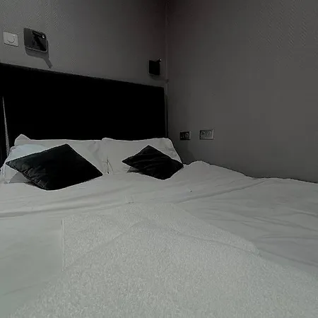 Peace & * باريس