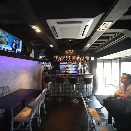 Peace & بيت شباب باريس