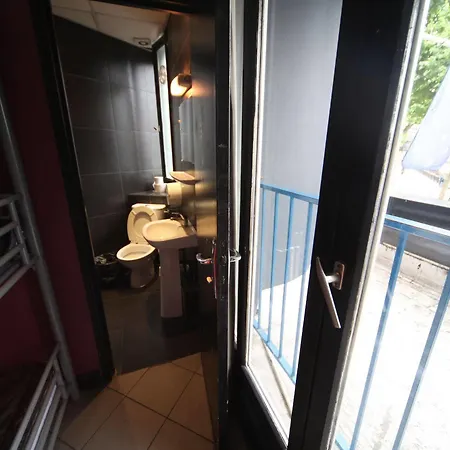 Hostel Peace & Paris