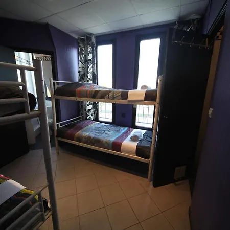 Hostel Peace & Paris