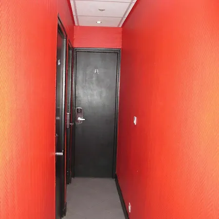 Peace & Hostel *